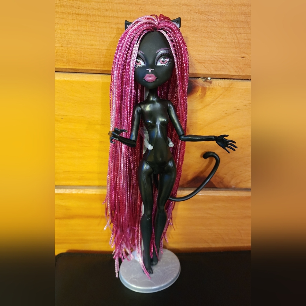 Monster High Custom Reroot Catty Noir Doll